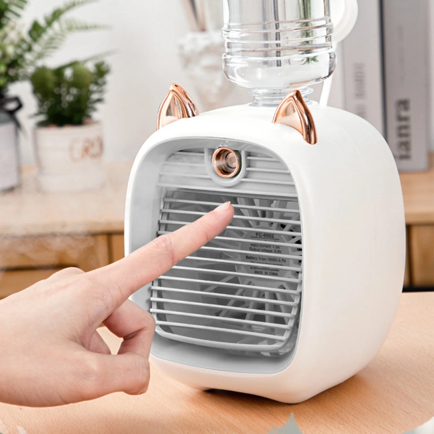 Water Air-Conditioning Fan, Mini Fan, USB Fan, Desktop Turbo Spray Humidification Cooler Small Fan Savings